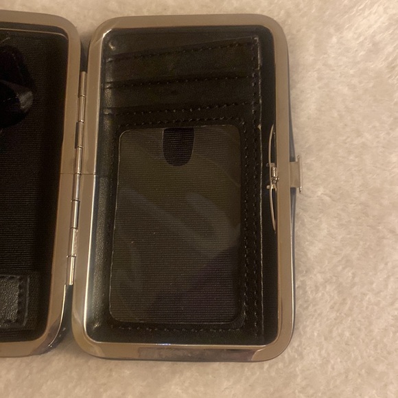 BCBG Clasp Case/Phone Case NWT - Picture 7 of 8